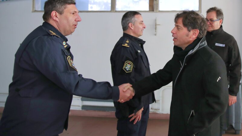 Kicillof visitó la base operativa de la Fuerza Barrial de Aproximación en Morón