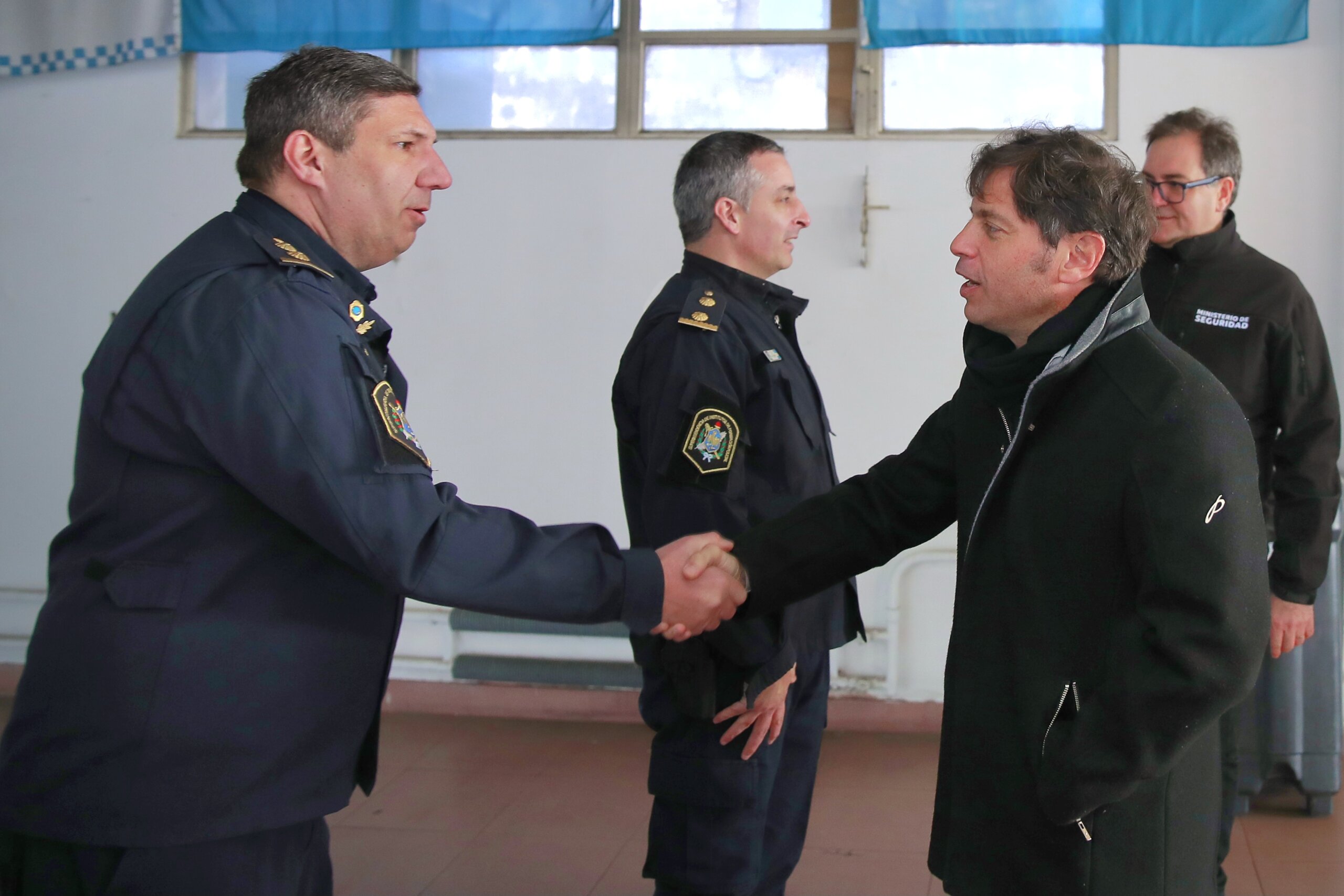 Kicillof visitó la base operativa de la Fuerza Barrial de Aproximación en Morón