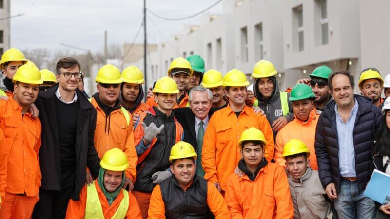 El presidente recorrió viviendas en construcción del programa Procrear II en Morón