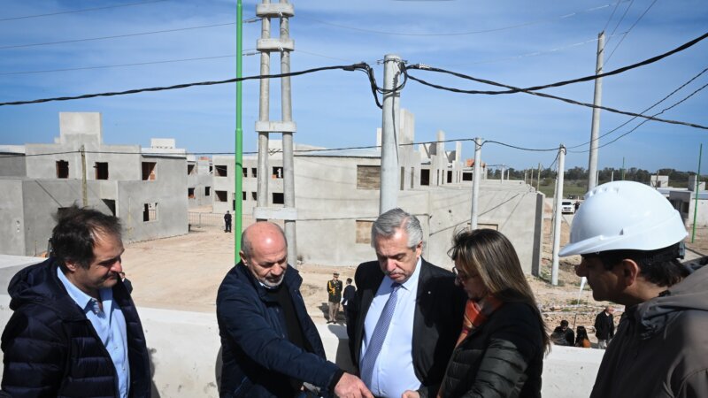 El presidente recorrió obras de viviendas en Ensenada(con video)