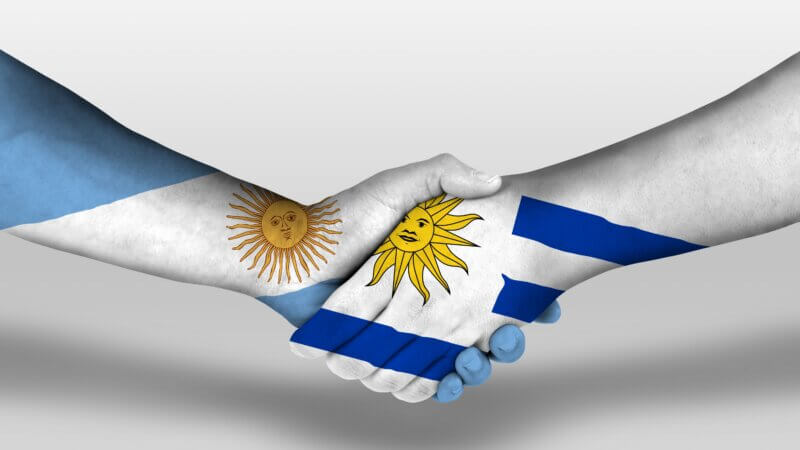 Argentina y Uruguay actualizan el Sistema de Pagos en Moneda Local