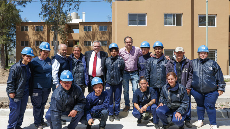 El Presidente  Alberto Fernández recorrió 252 viviendas en Ezeiza