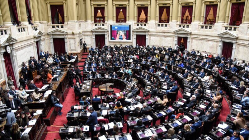 Debaten en Diputados llevar la jornada laboral de 48 a 36 horas semanales