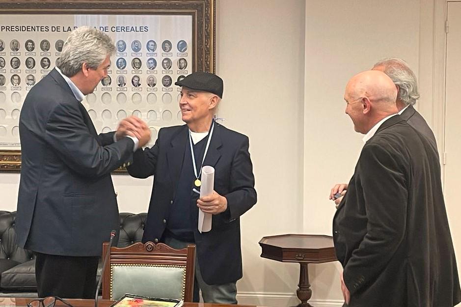 El ingeniero agrónomo  Alfredo Gabriel Cirilo ganó el Premio Bolsa de Cereales