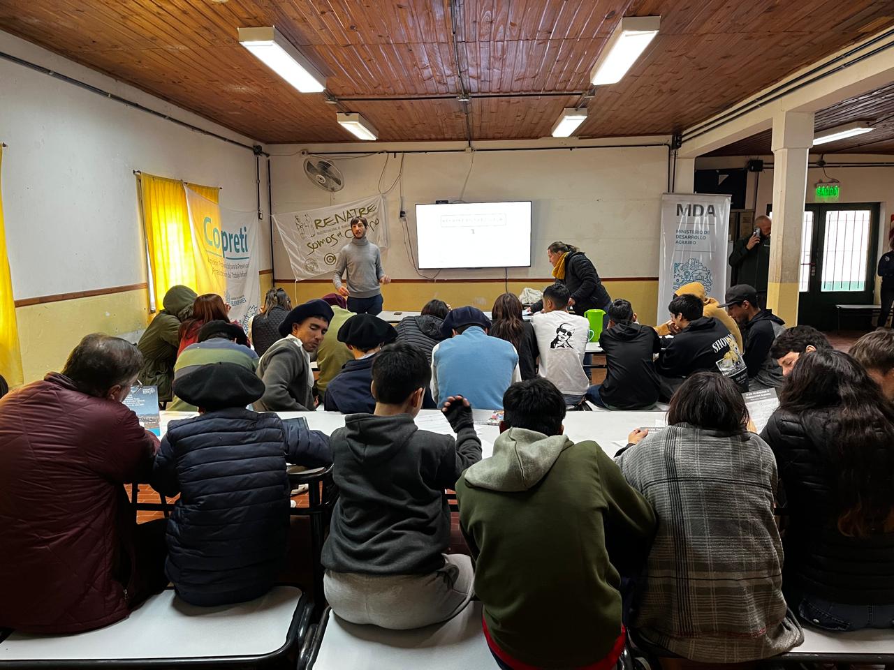 Capacitan a jóvenes rurales para su ingreso al mundo laboral