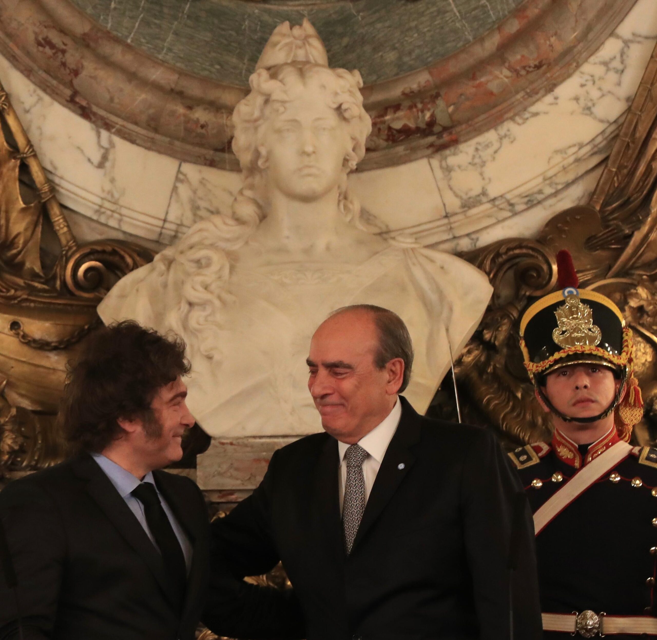 Milei le tomó juramento a Guillermo Francos, que asumió como Jefe de Gabinete