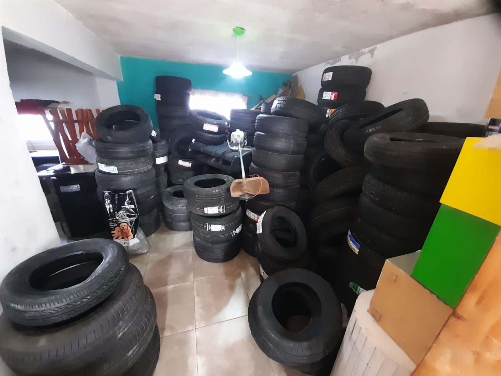 Gendarmería secuestró un cargamento de 350 neumáticos de origen ilegal