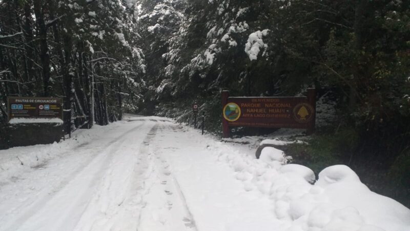 El Parque Nacional Nahuel Huapi cierra sus senderos por acumulación de nieve