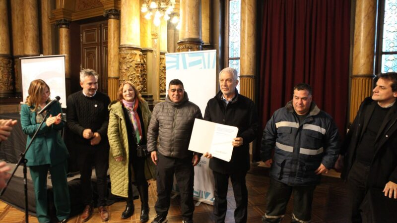 La Plata: Alak encabezó un acto de reparación de legajos de trabajadores municipales