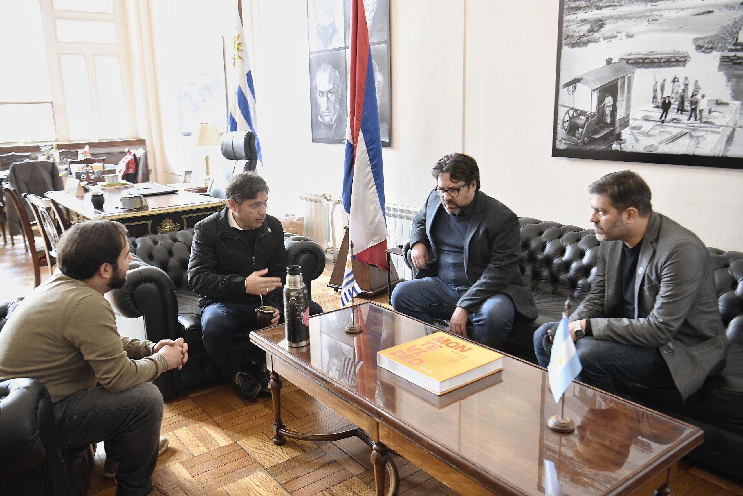 Kicillof se reunió en Uruguay con el intendente de Montevideo