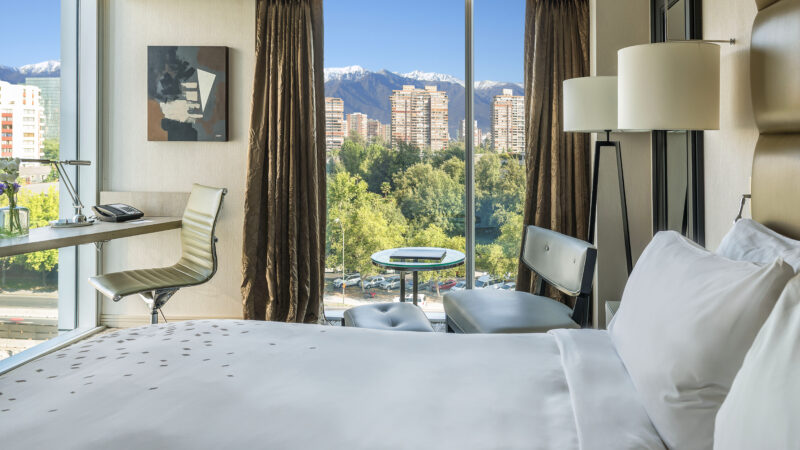 Chile:  el hotel Renaissance Santiago lanza su paquete de invierno con ski