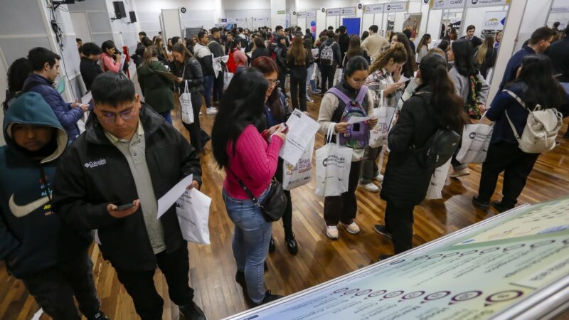 CABA: más de 1200 estudiantes universitarios participaron de Expo Empleo Barrial