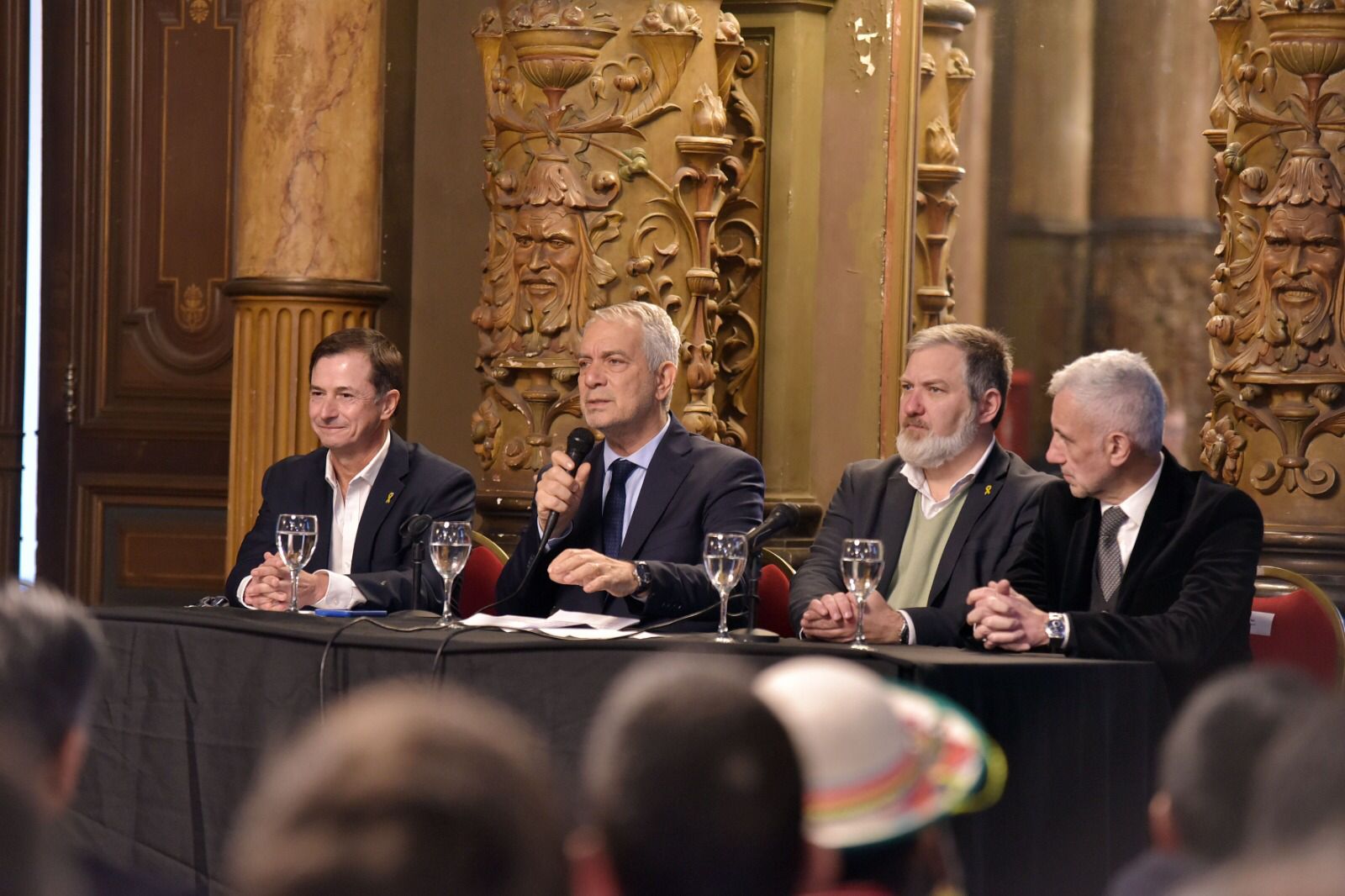 El intendente de La Plata, Julio Alak, participó del acto por los 30 años del atentado a la AMIA
