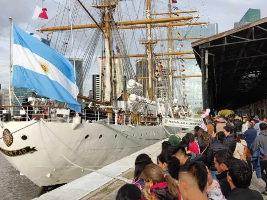 La Armada Argentina abre las puertas al público para visitar sus naves