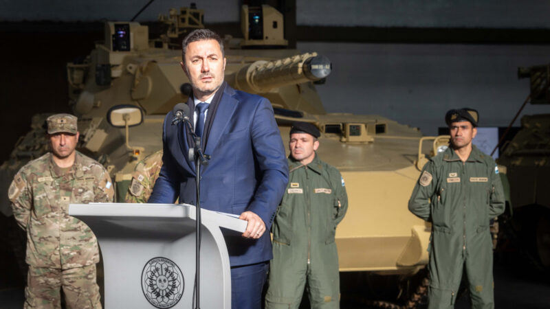 Boulogne Sur Mer: Petri encabezó la entrega de los tanques TAM2CA2 modernizados