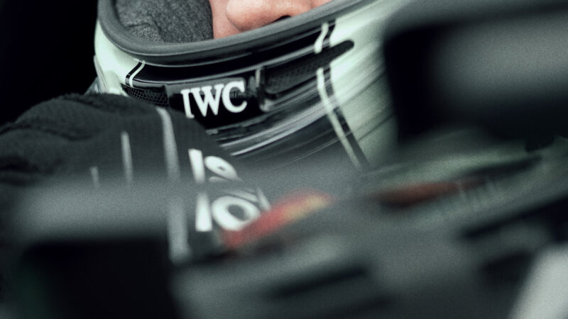 F1 – ¡mirá el trailer!  ¡Está Brad Pitt! Solo en cines el 26 de junio de  2025.