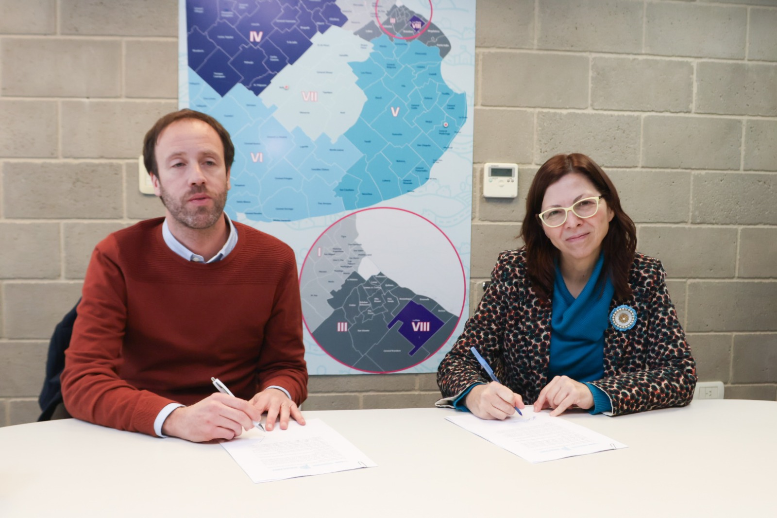 Batakis y López firmaron convenio para la construcción de 141 viviendas en San Martín