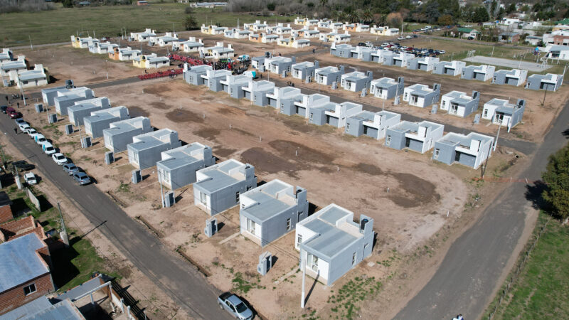 Kicillof entregó 124 viviendas en General Paz