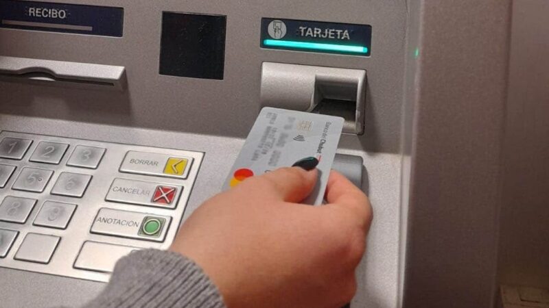 Chubut paga a los empleados estatales
