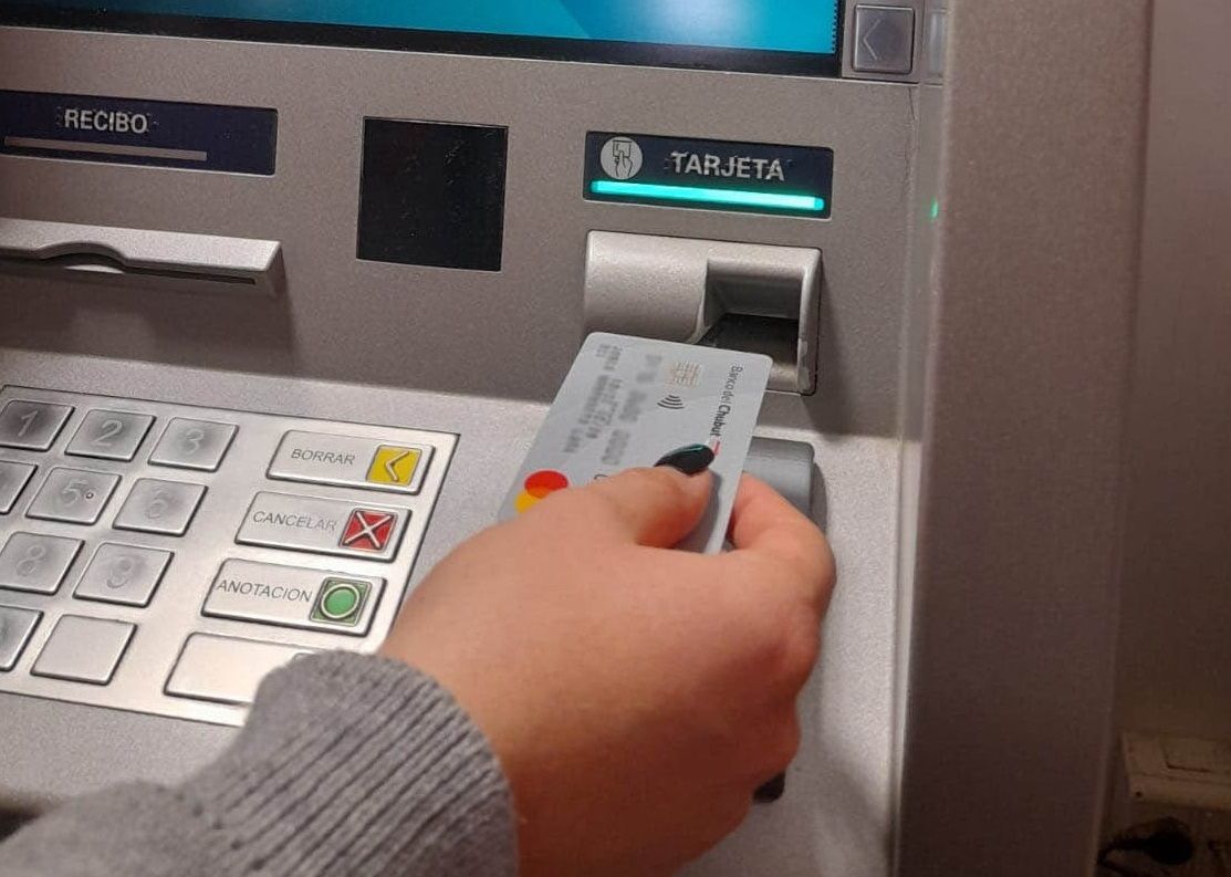 Chubut paga a los empleados estatales