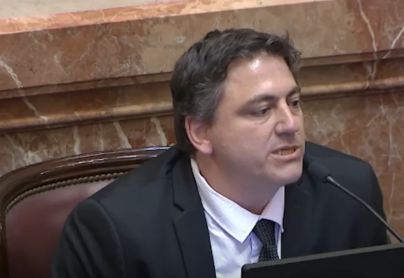Echaron a Francisco Paoltroni del bloque de senadores de La Libertad Avanza