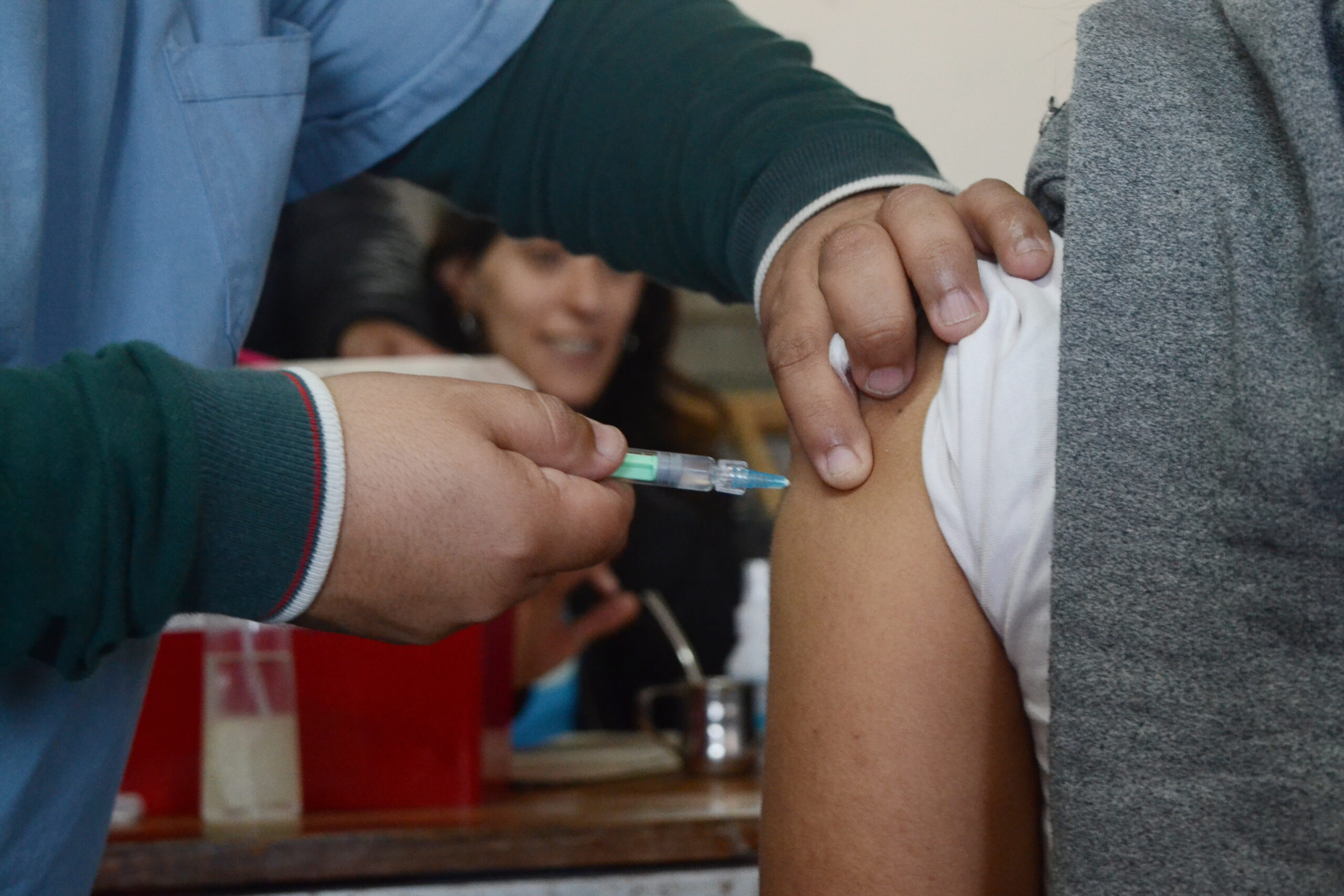 En La Plata siguen vacunando contra la gripe