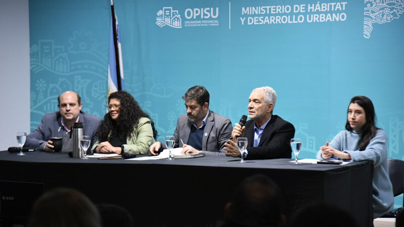 Alak y autoridades bonaerenses encabezaron la licitación de obras para el barrio El Mercadito de La Plata