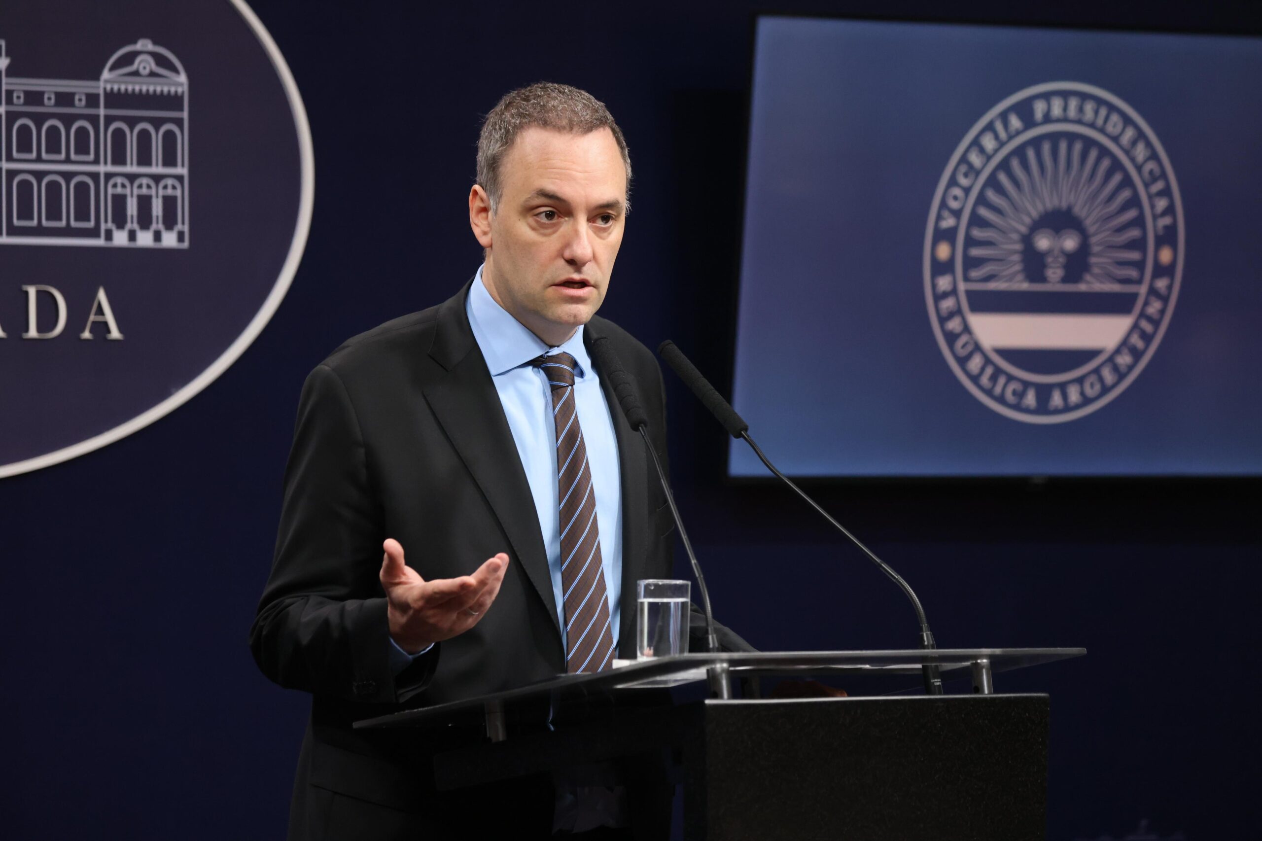 Adorni sobre el paro: “ No quieren resignar sus privilegios»