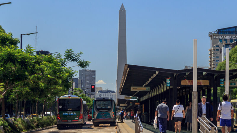 CABA y Nación firmaron el traspaso de las 31 líneas de colectivos