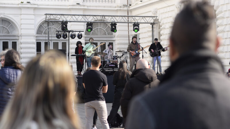La Plata: sigue el “Rock en el Playón”
