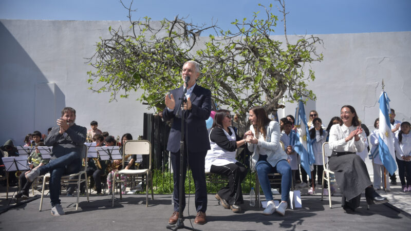 Alak participó del 140º aniversario de la Escuela Nº 21 de Los Hornos