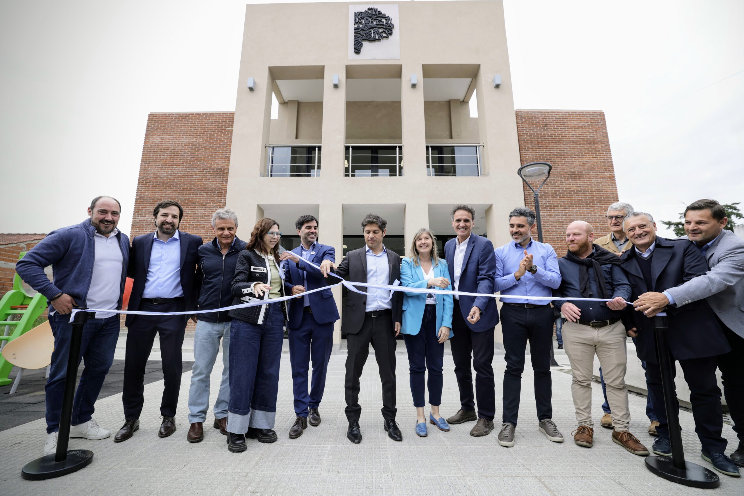 Kicillof inauguró un Centro Universitario en la localidad de Castelli