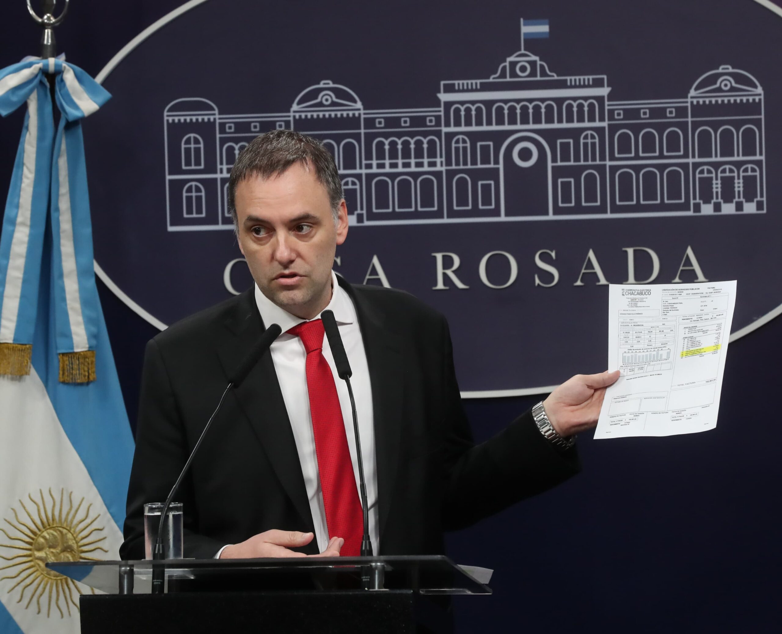 Adorni anunció que el Banco Nación ofrecerá la opción de pagar servicios públicos sin abonar tasas municipales