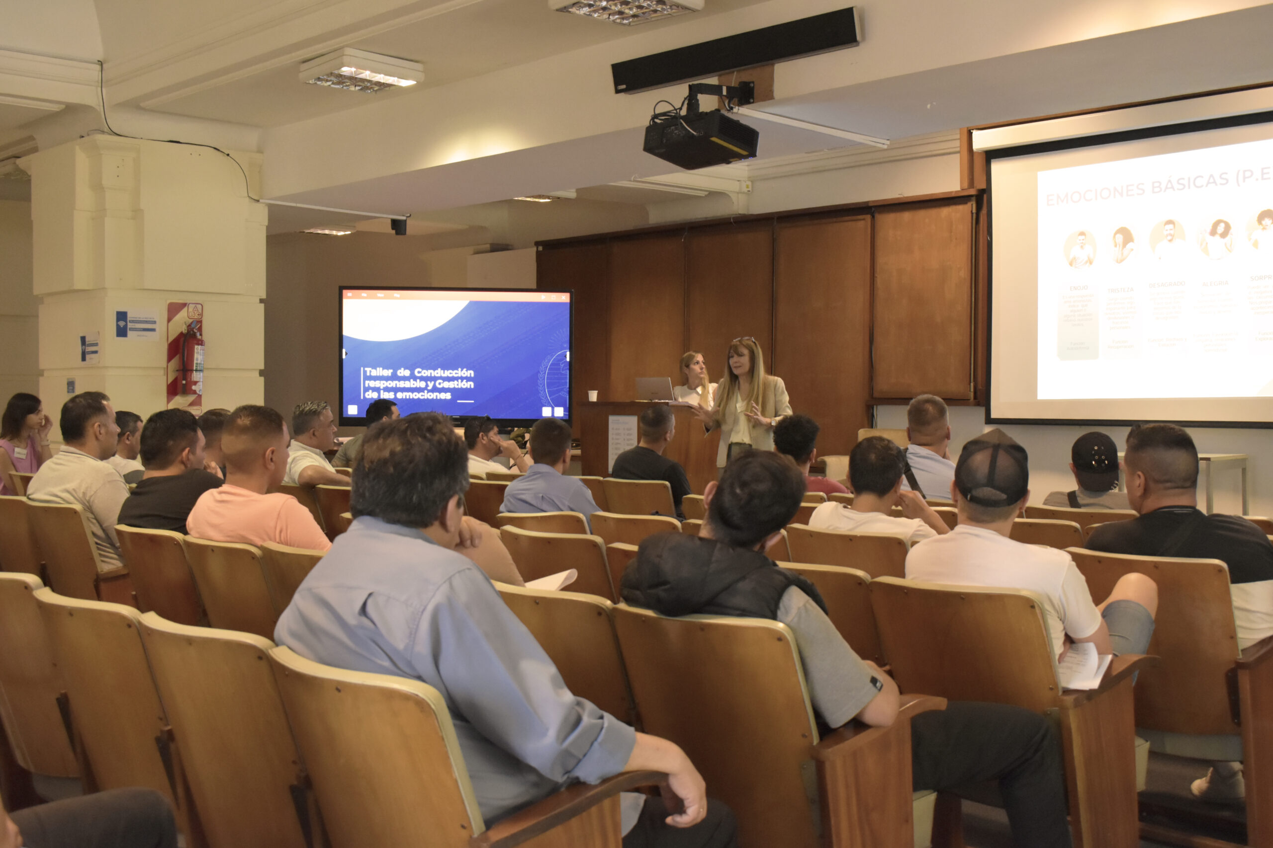 El gobierno nacional capacita a conductores para un transporte más seguro