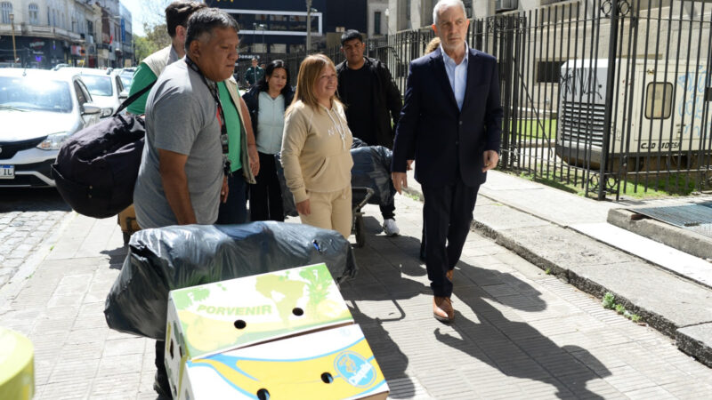 La Plata: Alak supervisó la relocalización de vendedores ambulantes que dejan la calle