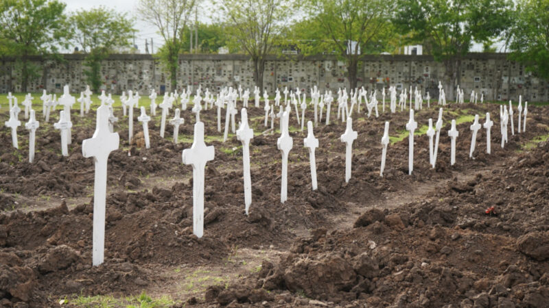 La Plata: el municipio  finalizó la inhumación de 472 ataúdes abandonados