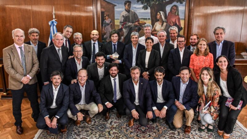 Milei mantuvo un encuentro con el equipo económico