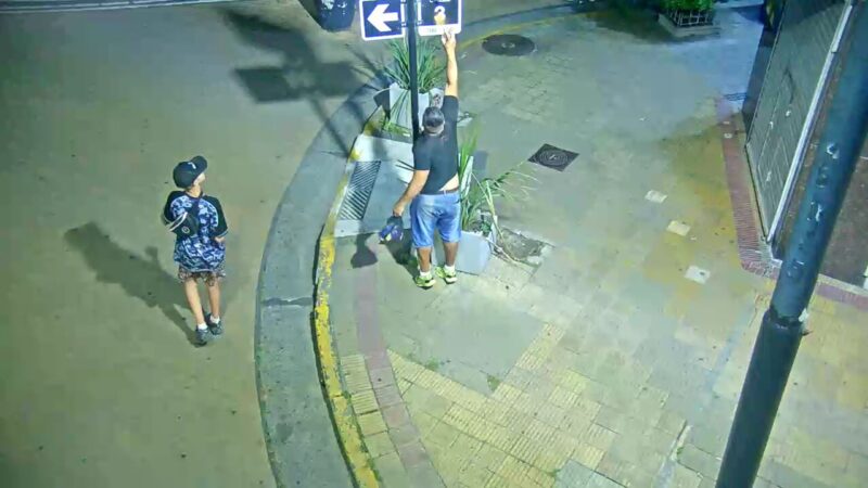 Detienen a dos personas tras vandalizar frentes de comercios y viviendas en La Plata