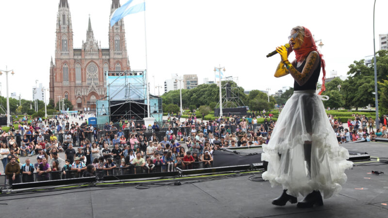 La Plata festeja sus 142 años con atractivos shows en la Plaza Moreno