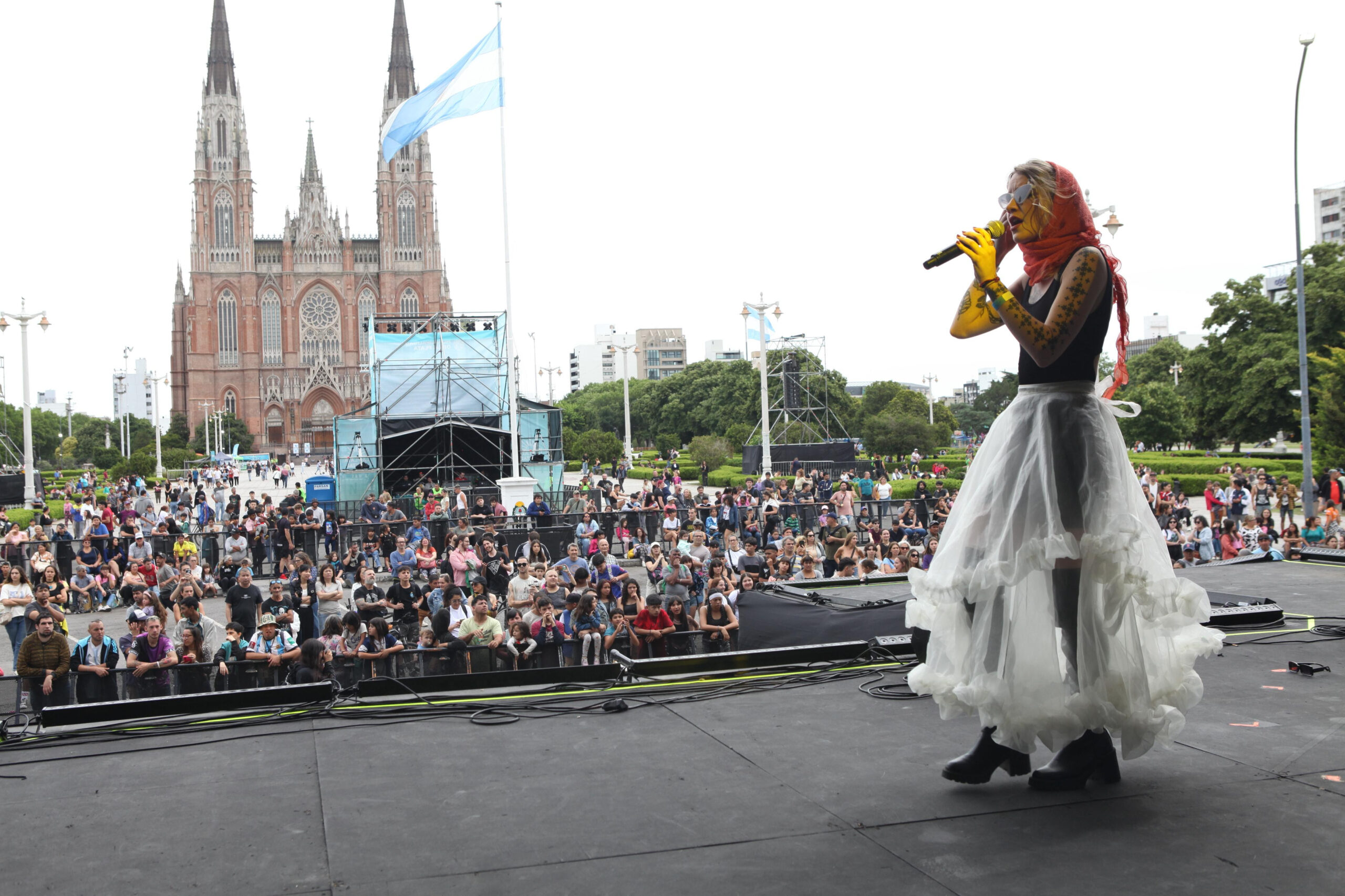 La Plata festeja sus 142 años con atractivos shows en la Plaza Moreno