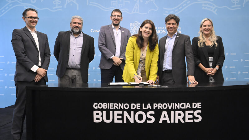Kicillof y Cuattromo firmaron convenios con municipios
