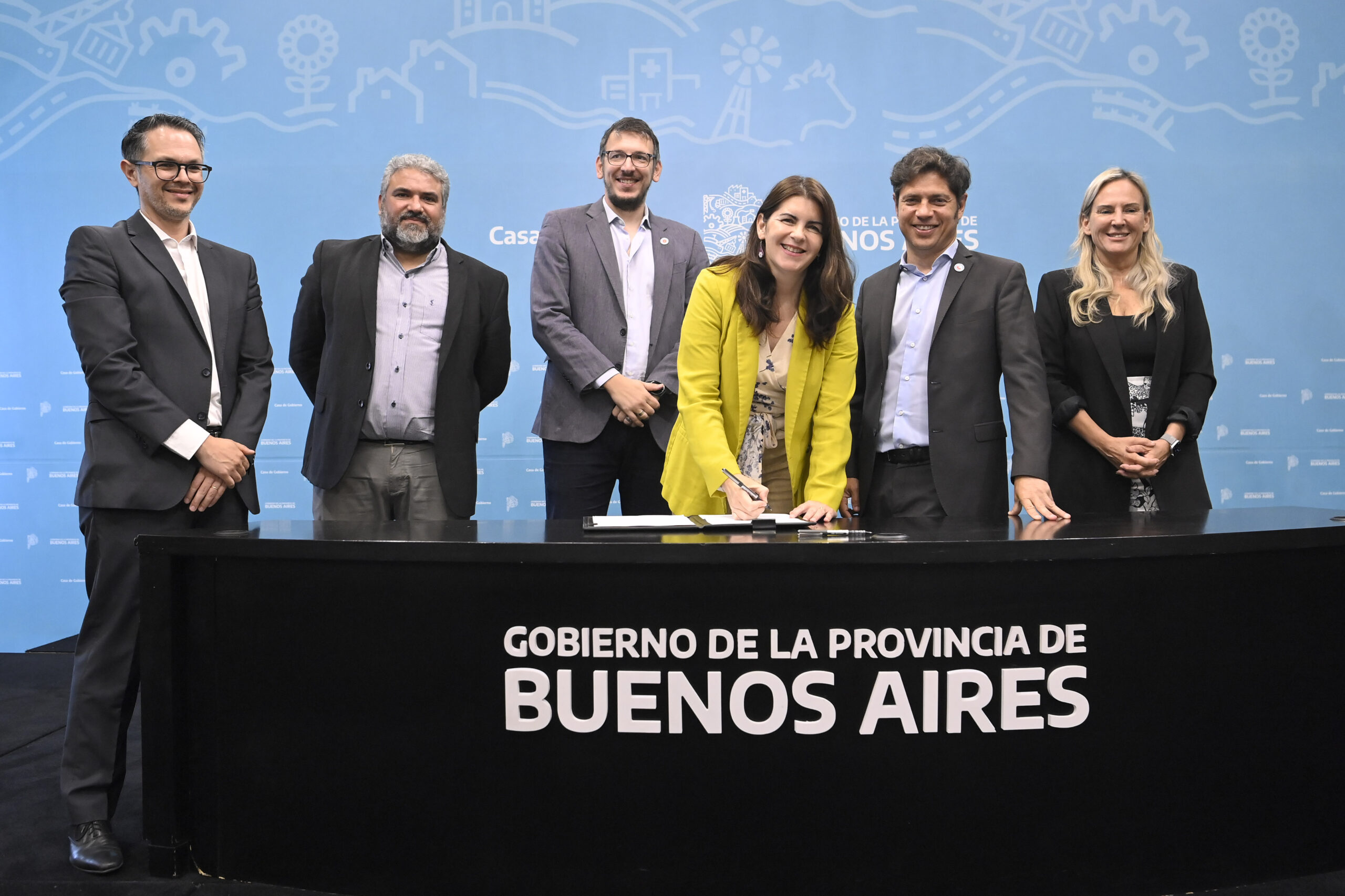 Kicillof y Cuattromo firmaron convenios con municipios