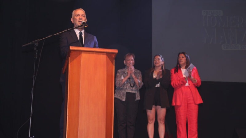 El intendente de La Plata, Julio Alak, participó de la entrega de los Premios Homero Manzi