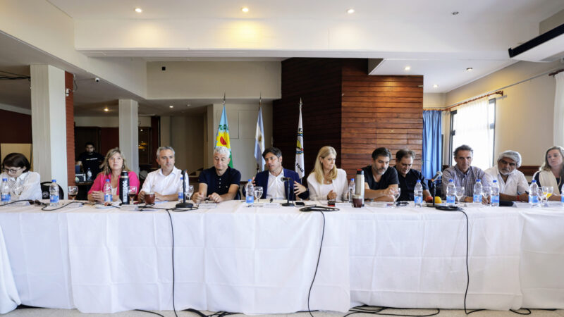 Kicillof se reunió con intendentes en Villa Gesell
