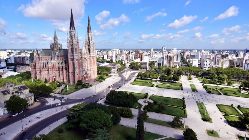 El Municipio licitó el plan de obras públicas para los barrios de La Plata
