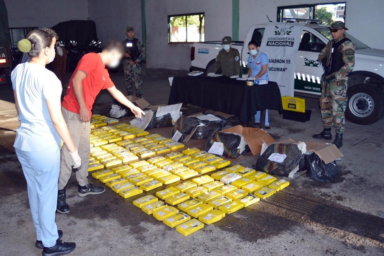 Tucumán: Gendarmería incinera 155 kilos de cocaína