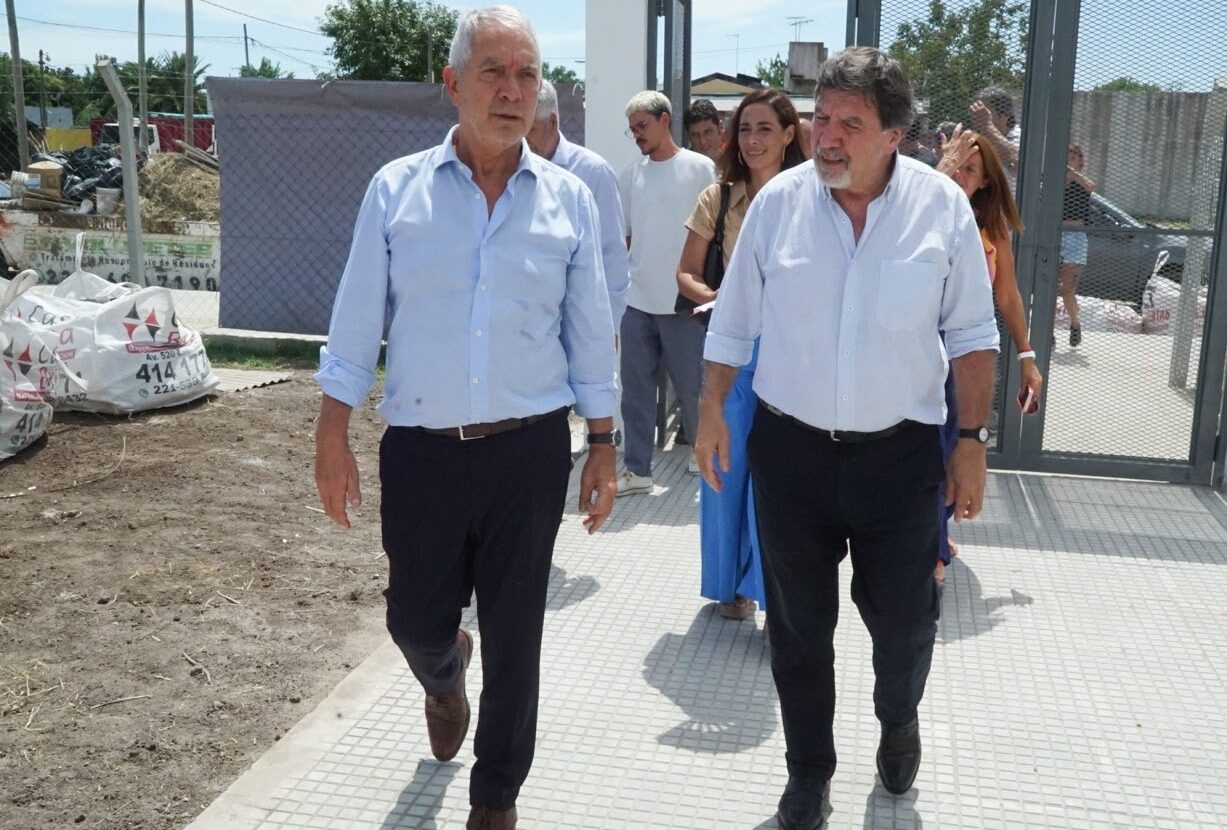 Alak y Sileoni supervisaron la obra de la Escuela Primaria N°119 de Lisandro Olmos