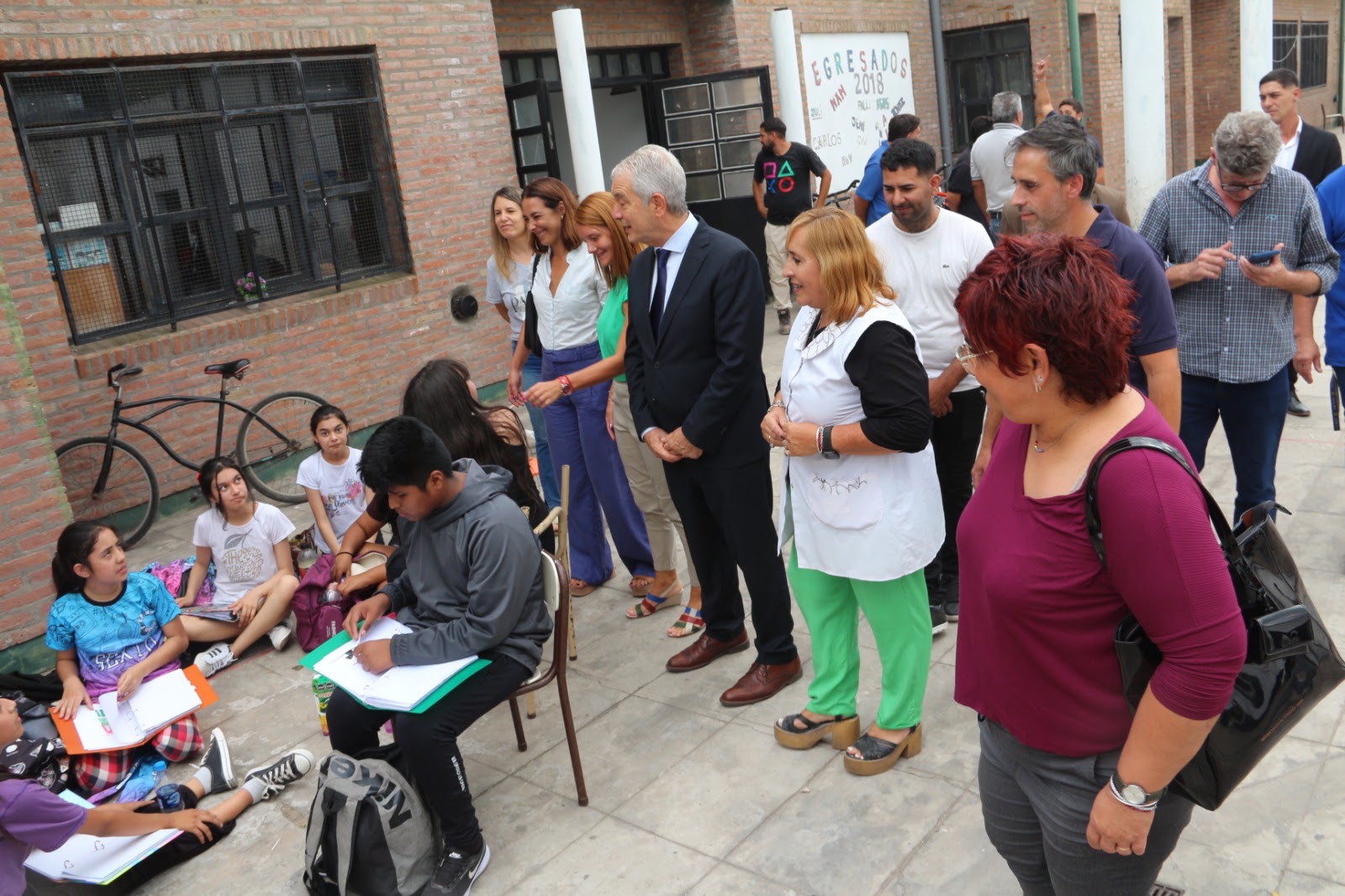 La Plata: Alak visitó escuelas enmarcadas en el plan de restauración