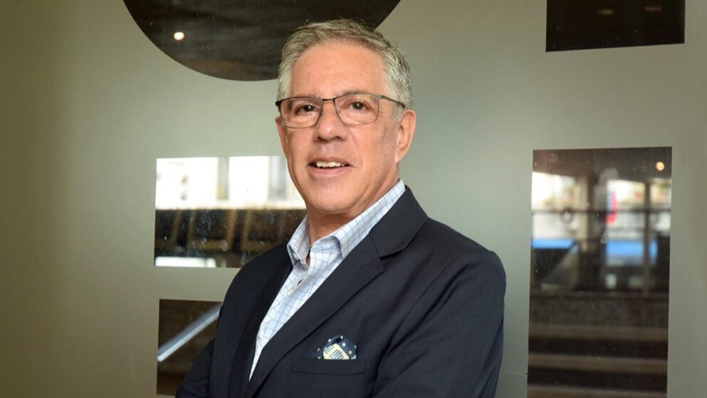 Julio Bravo: «Busco mostrar mi propia visión del mundo, filtrado por mi “yo interior”.