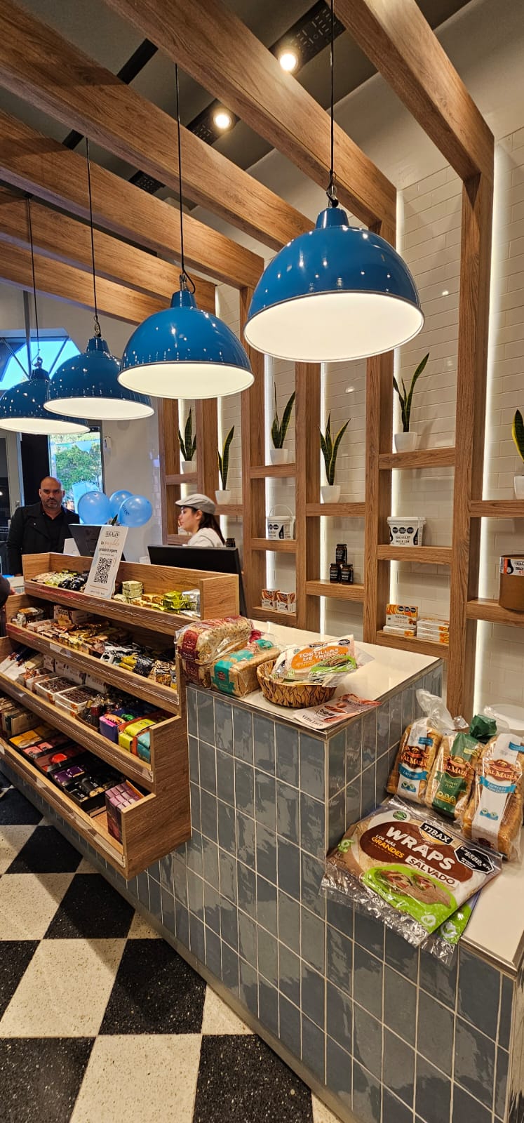 Vacalin abrió su tienda N°39 en Villa Luro, con una gran variedad de productos de alta calidad y sabor